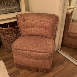 Super Cute Vintage/Antique Accent Chair