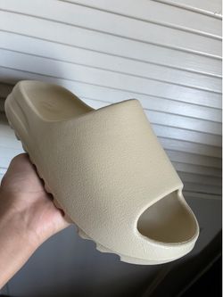 Yeezy Slide ‘Bone’ READ DESCRIPTION