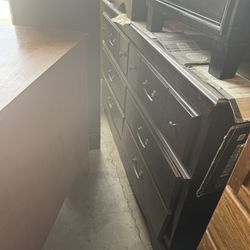 🎁6 DRAWER CHERRY WOOD DRESSER 62” X 16” X 36”🎁