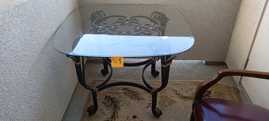 Glass Dining Room Table And Chairs 50.00