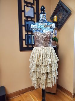 NWT ALICE + OLIVIA GOLD SEQUIN & BEADED LACE FORMAL DRESS