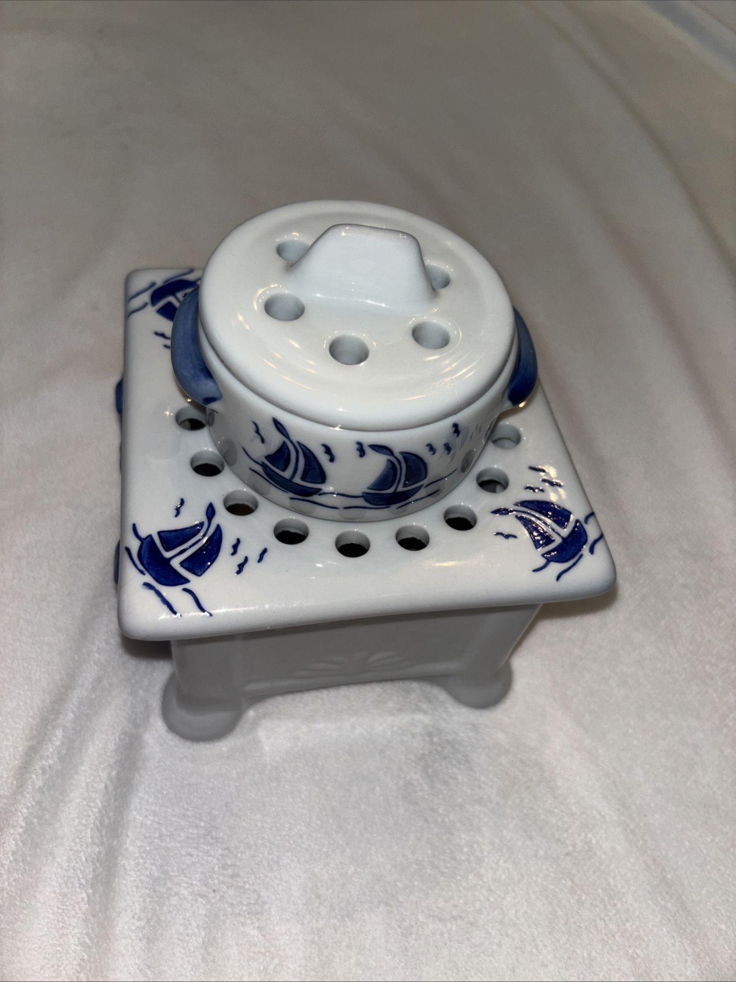 Vintage Blue And White Porcelain Tea Light Oil Burner/ Incense Holder With Handles And Sail Boat Design