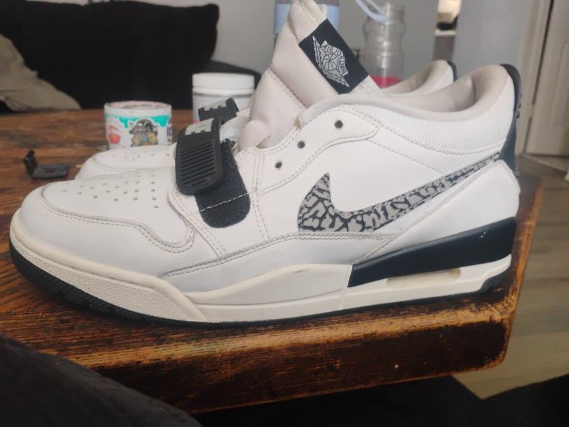 Men's Jordan Legacy 312 Low
Color: White