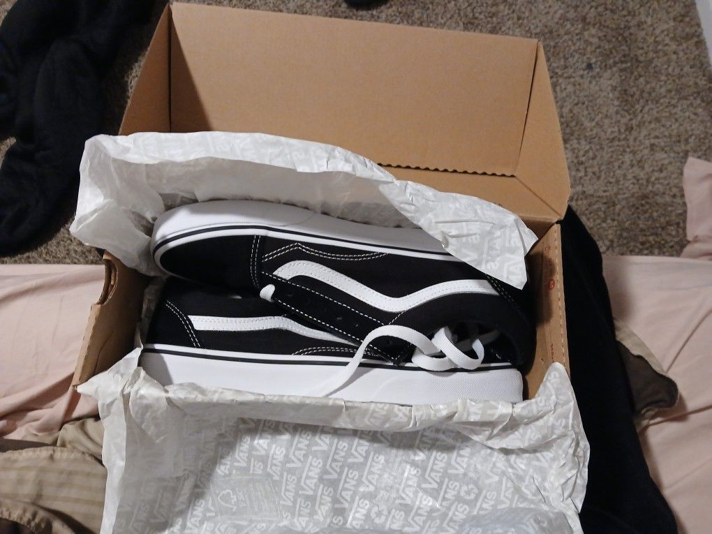 Old Skool Black White Vans Size 9 In Men Size 10 In Women