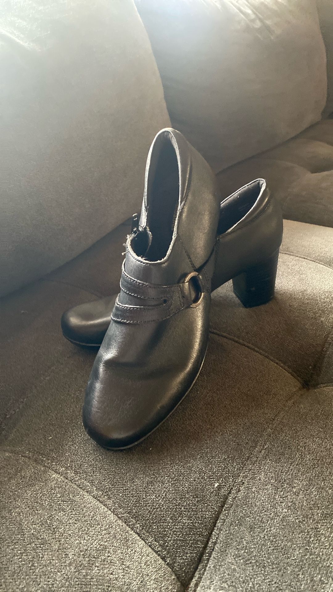 “Clarks” Leather Short Boot