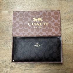 Womens Leather Zip-Around Wallet