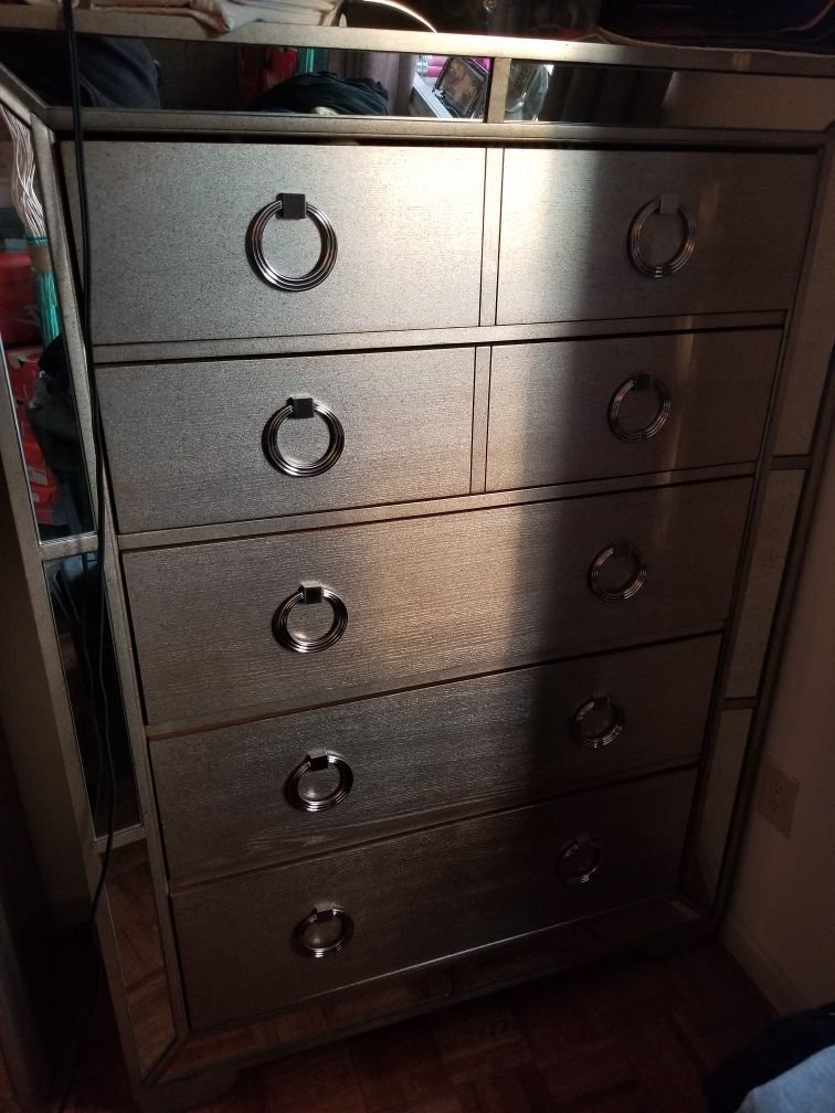 Ailey 5 2024 drawer chest