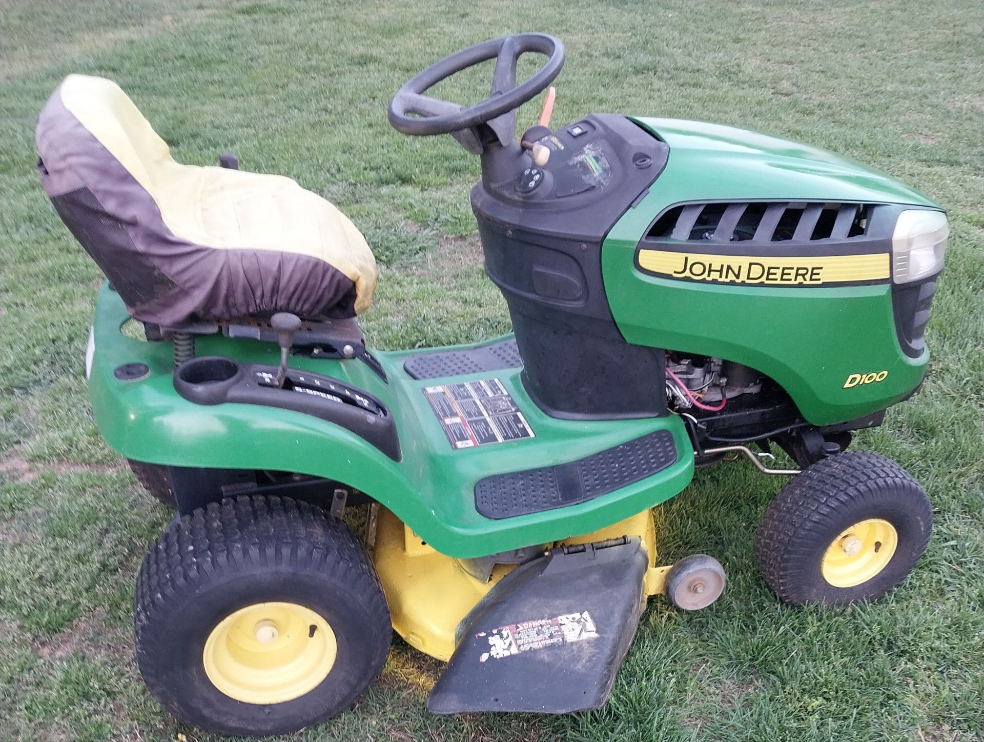John Deere D100 Riding Mower Located In Southmont North Carolina