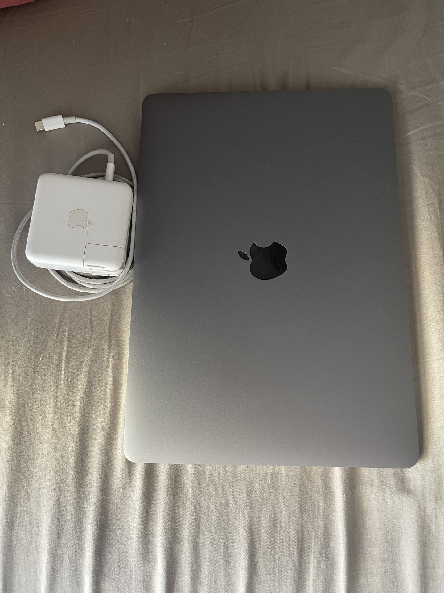 Apple - MacBook Pro 13’in Touchbar Black