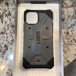 iPhone 12 UAG Phone Protector Case