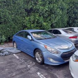 Hyundai Sonata 2013 Hybrid ( For Parts )