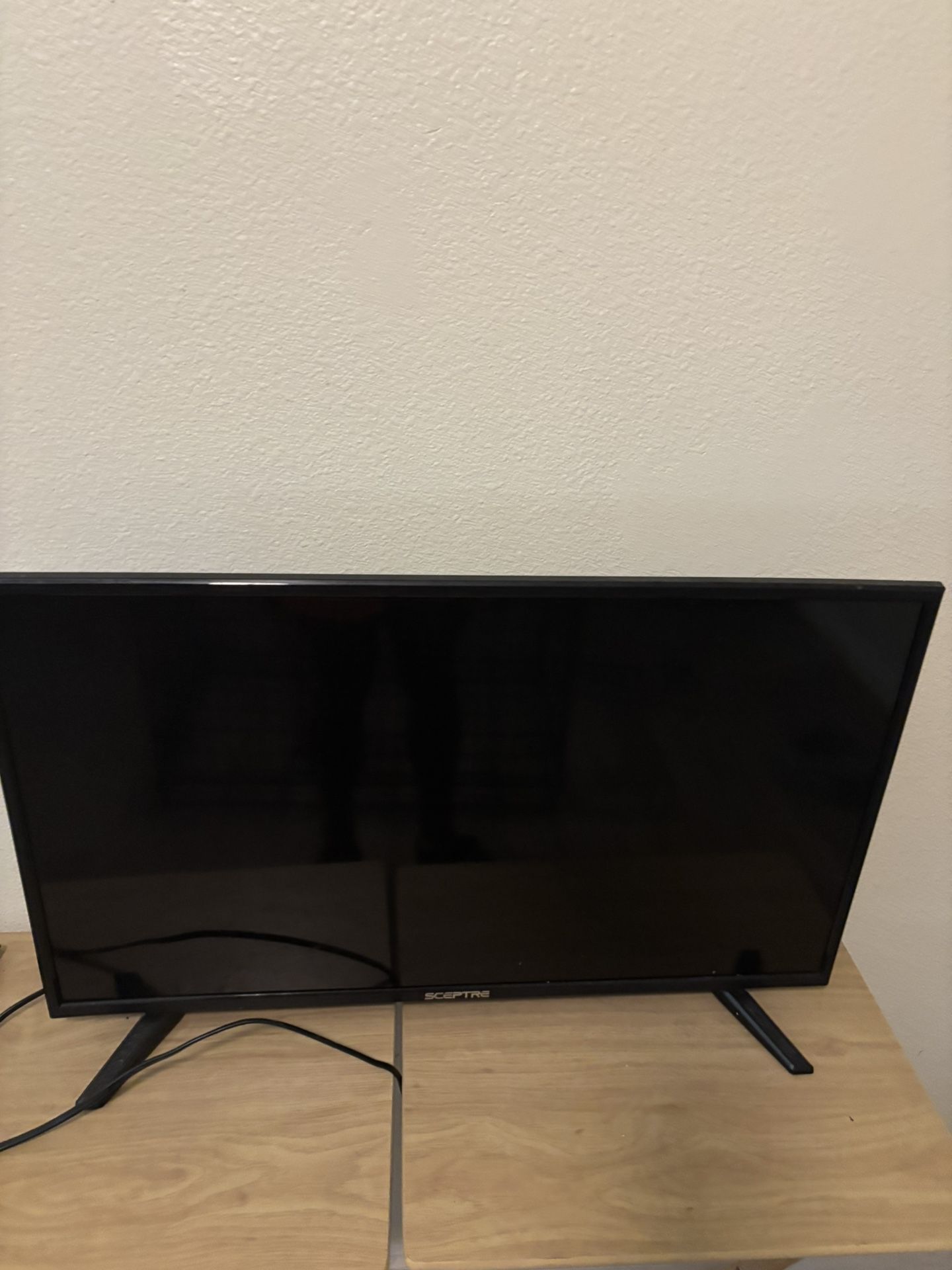 32 In Flat Screen For Sale