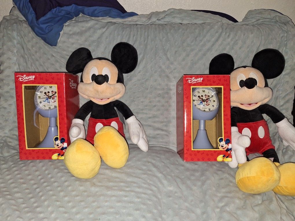 Mickey Mouse Plushy & Clock Bundle 