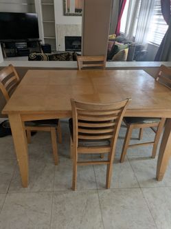 Table And Chais
