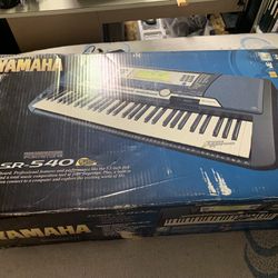 Yamaha PSR 540 Keyboard With Stand And Foot pedal