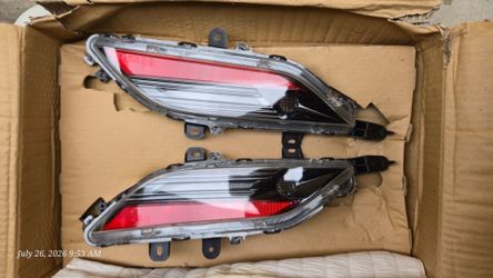 Toyota Venza OEM BackUp/Signal lights  Fits 2021–2024 Toyota Venza