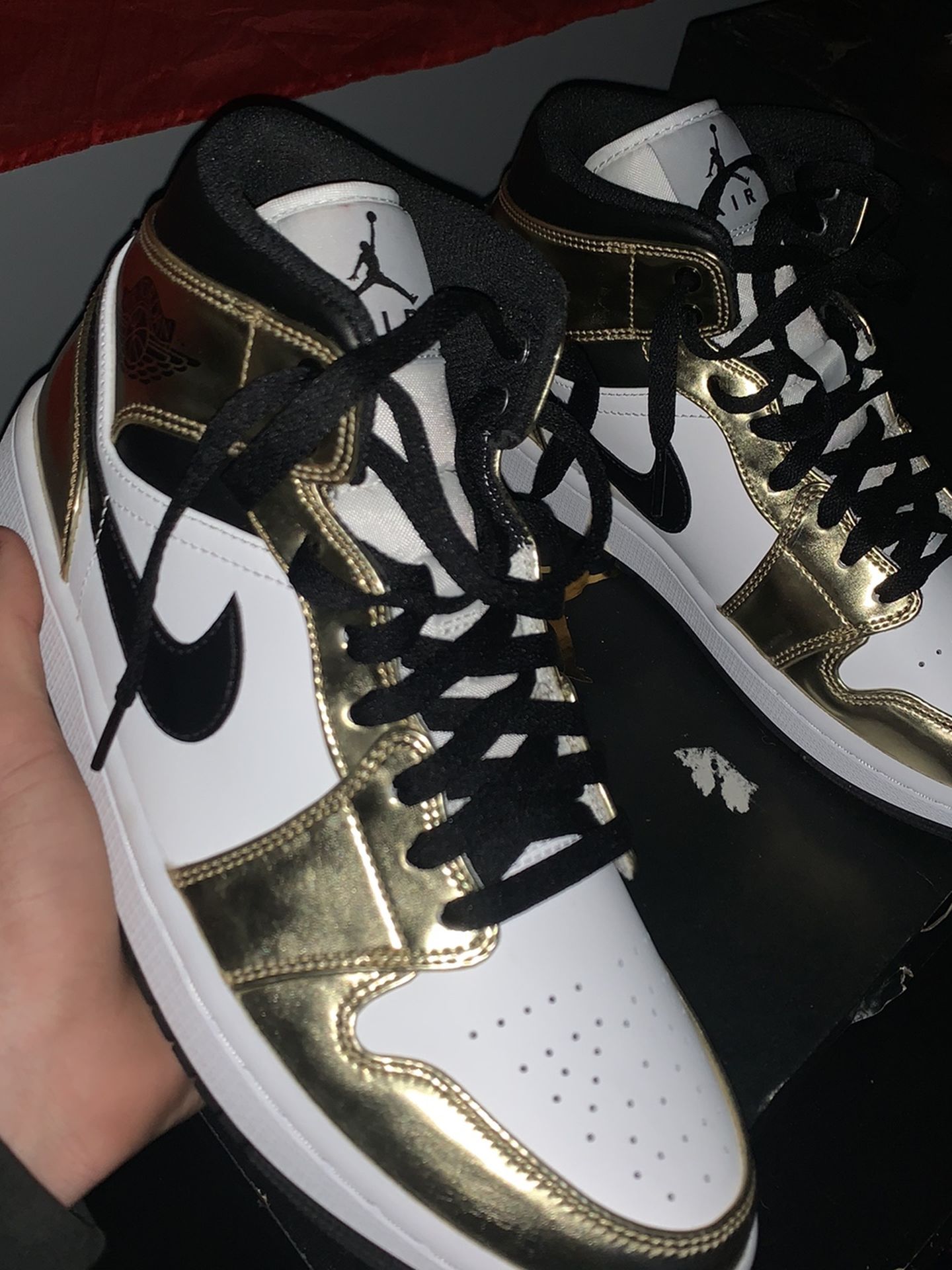 jordan 1 mid se 'metallic gold'