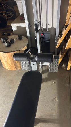 Muscled Lat pull down machine with bars all types of bars