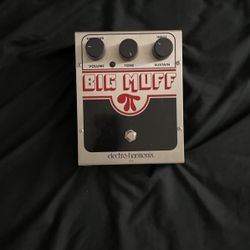  Big Muff Distortion / Fuzz Pedal By Electro Harmonix