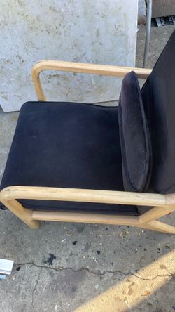 lounge chair with exposed wood legs