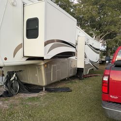 RV fifth wheel