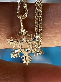14K Yellow Gold Rope Necklace with Snowflake Pendant  