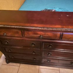 Dresser  $250