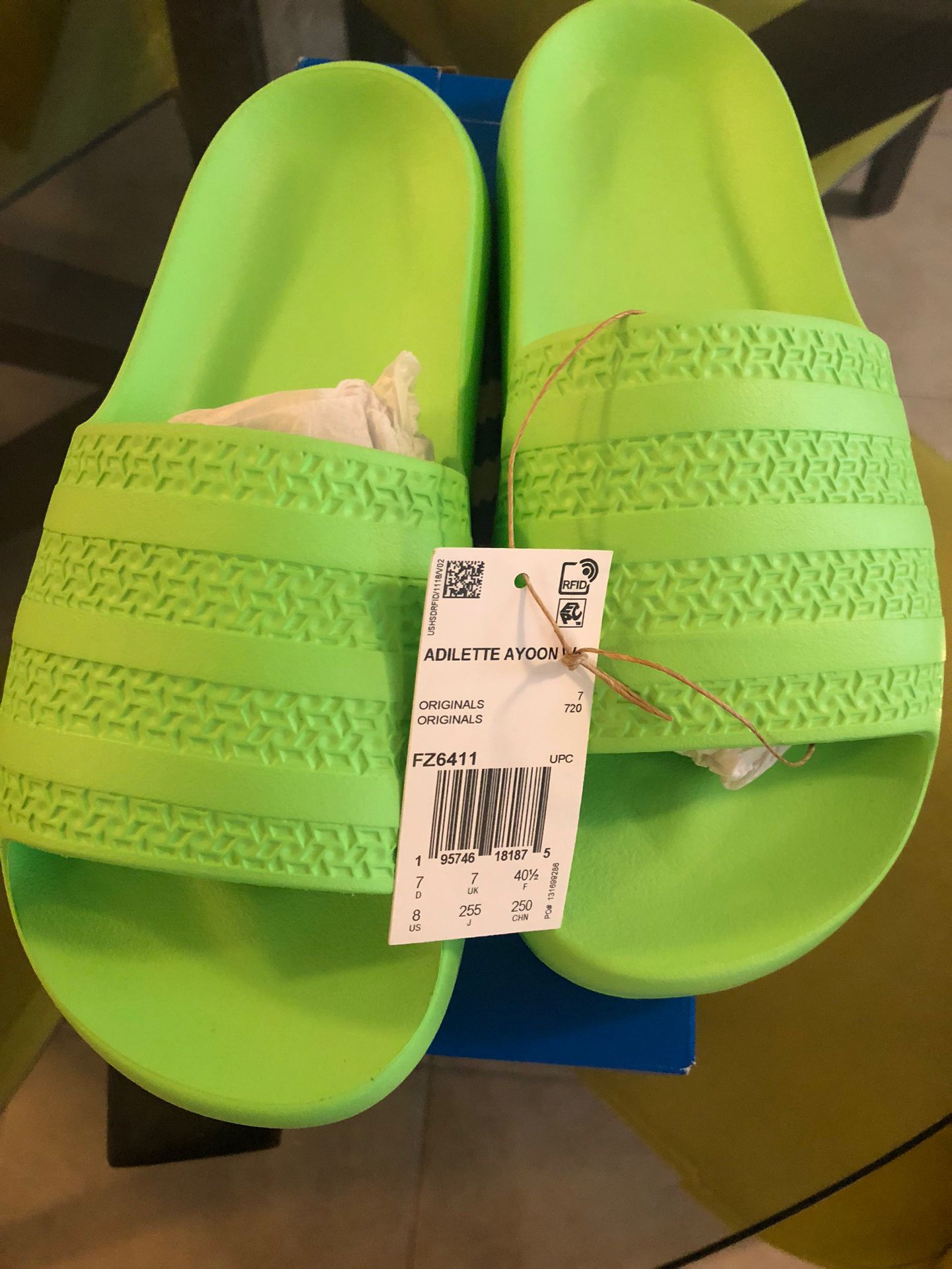 Adilette Ayoon Slide 