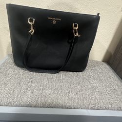 New Michael Kors Black Leather Tote Bag – Gold Hardware – Elegant & Spacious 