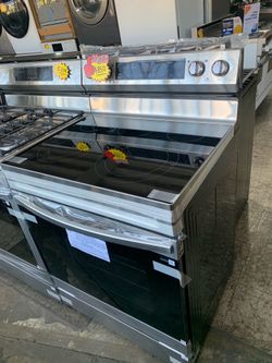 Electric Stove with 5 Burners and Air Fry & Self Clean Options- Take it for Zero Down Ask for details!