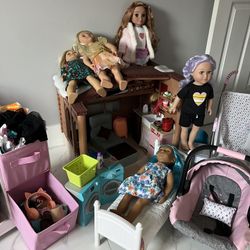 Doll House With Dolls And Accessories 