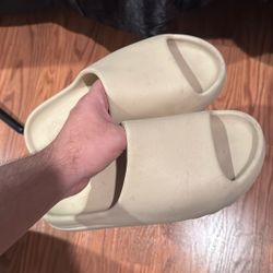 Yeezy Slide