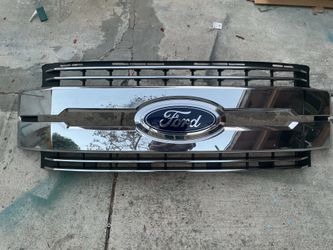 OEM Ford chrome grille for a:  * 2017–2019 Ford Super Duty     * F-250     * F-350     * (May also fit some F-450 models depending on trim.)