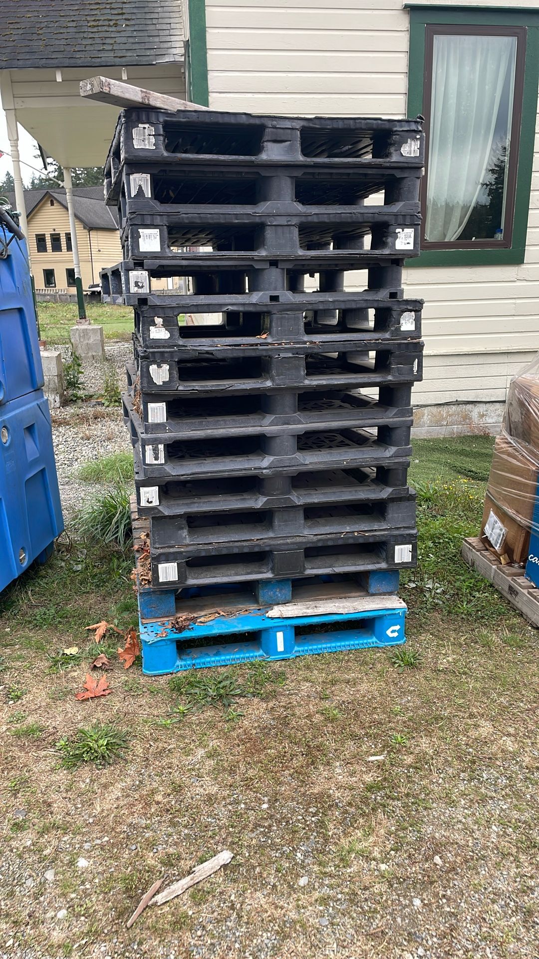 plastic pallets