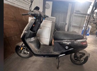 Swft Maxx moped