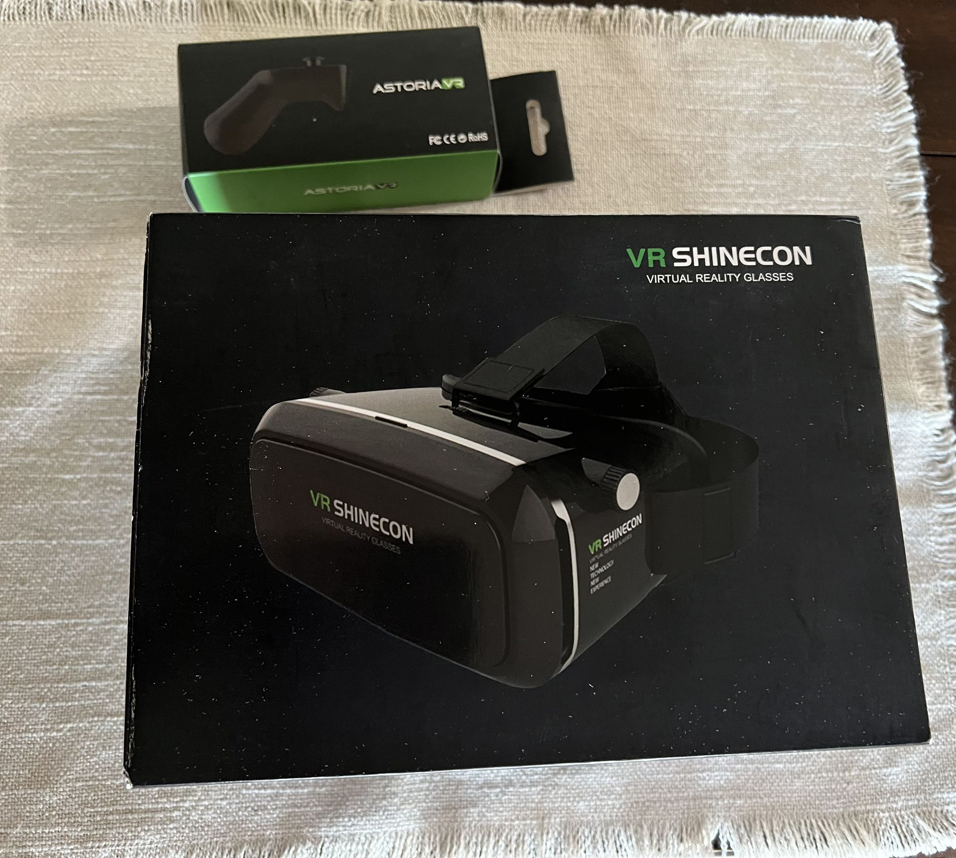VR Shinecon And AstoriaVR Remote- BRAND New 