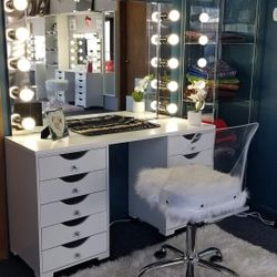 Makeup Vanity Table (Brand New)
