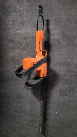 Black & Decker 16 in. electric hedge trimmer