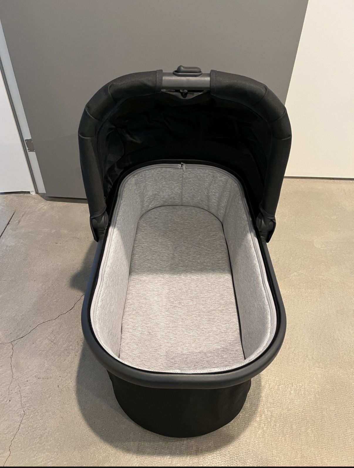 Like New UppaBaby Bassinet