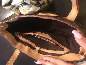 Louis Vuitton Hand Bag for Sale in Hephzibah, GA - OfferUp