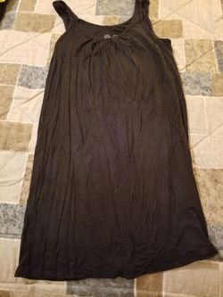Gilligan & O Malley Black Gown. Size Medium