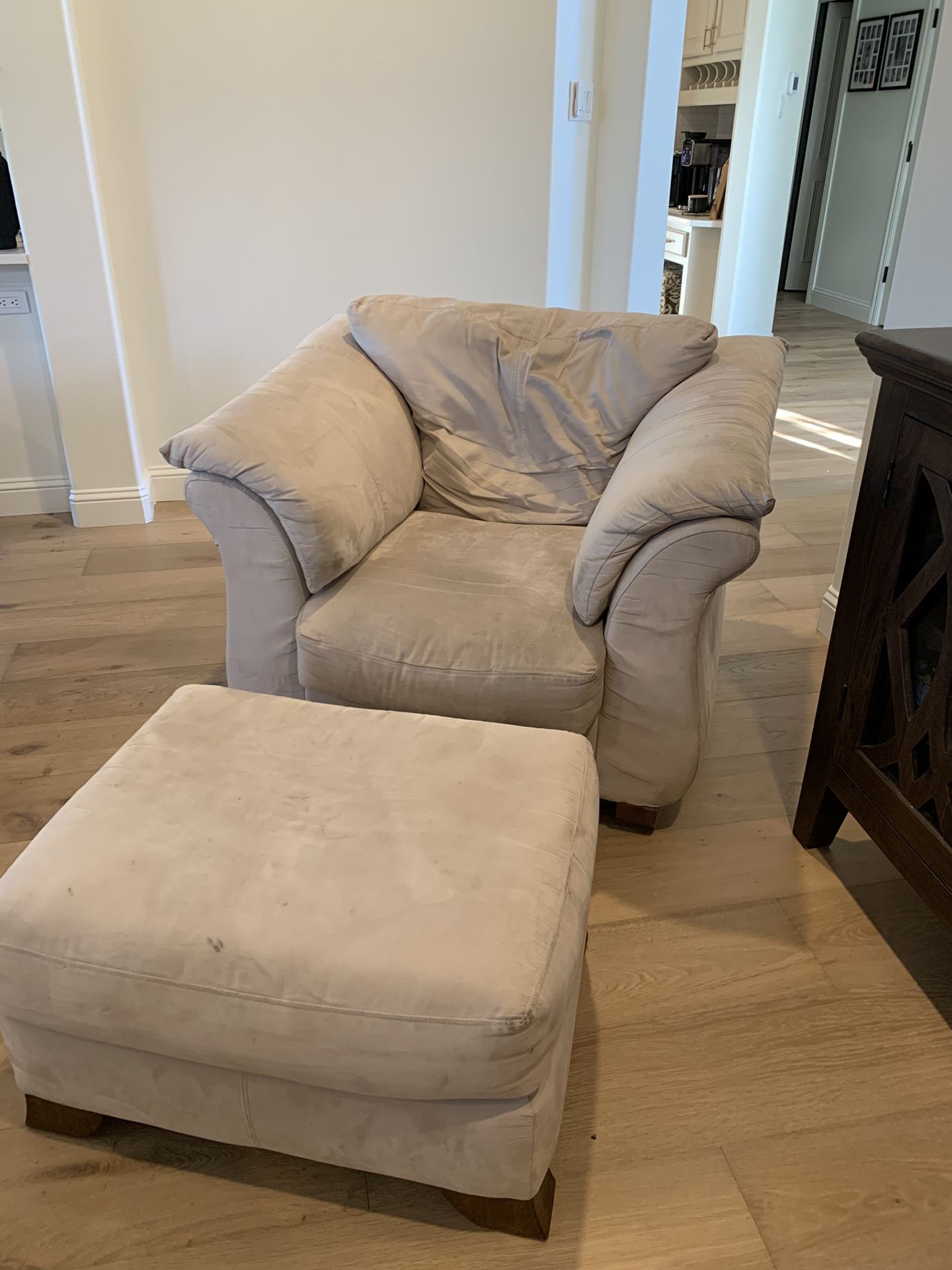 Large Chair With Ottoman