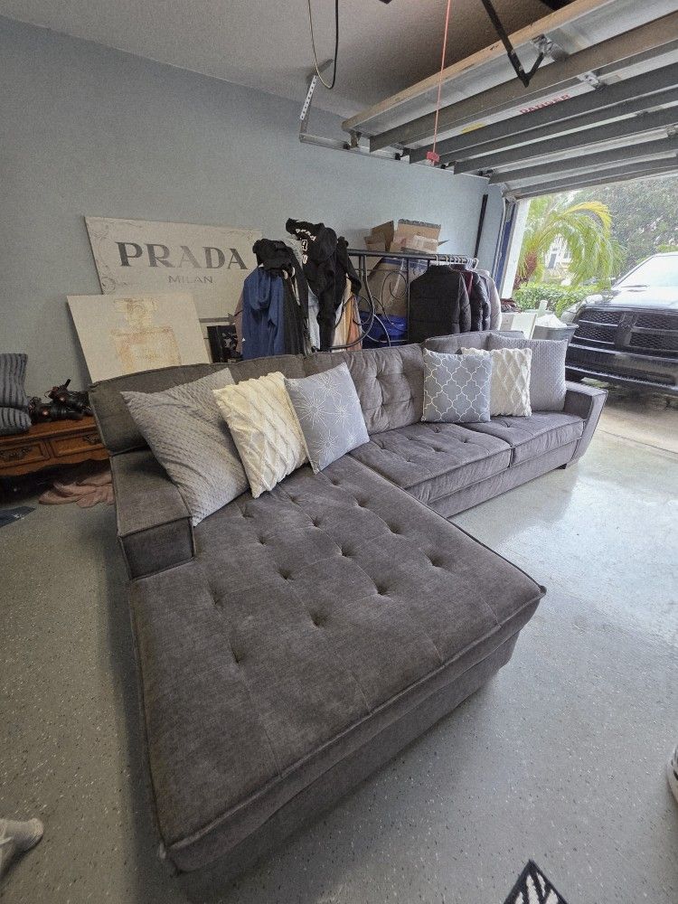 Grey Tufted 2pc Sectional - FREE DELIVERY