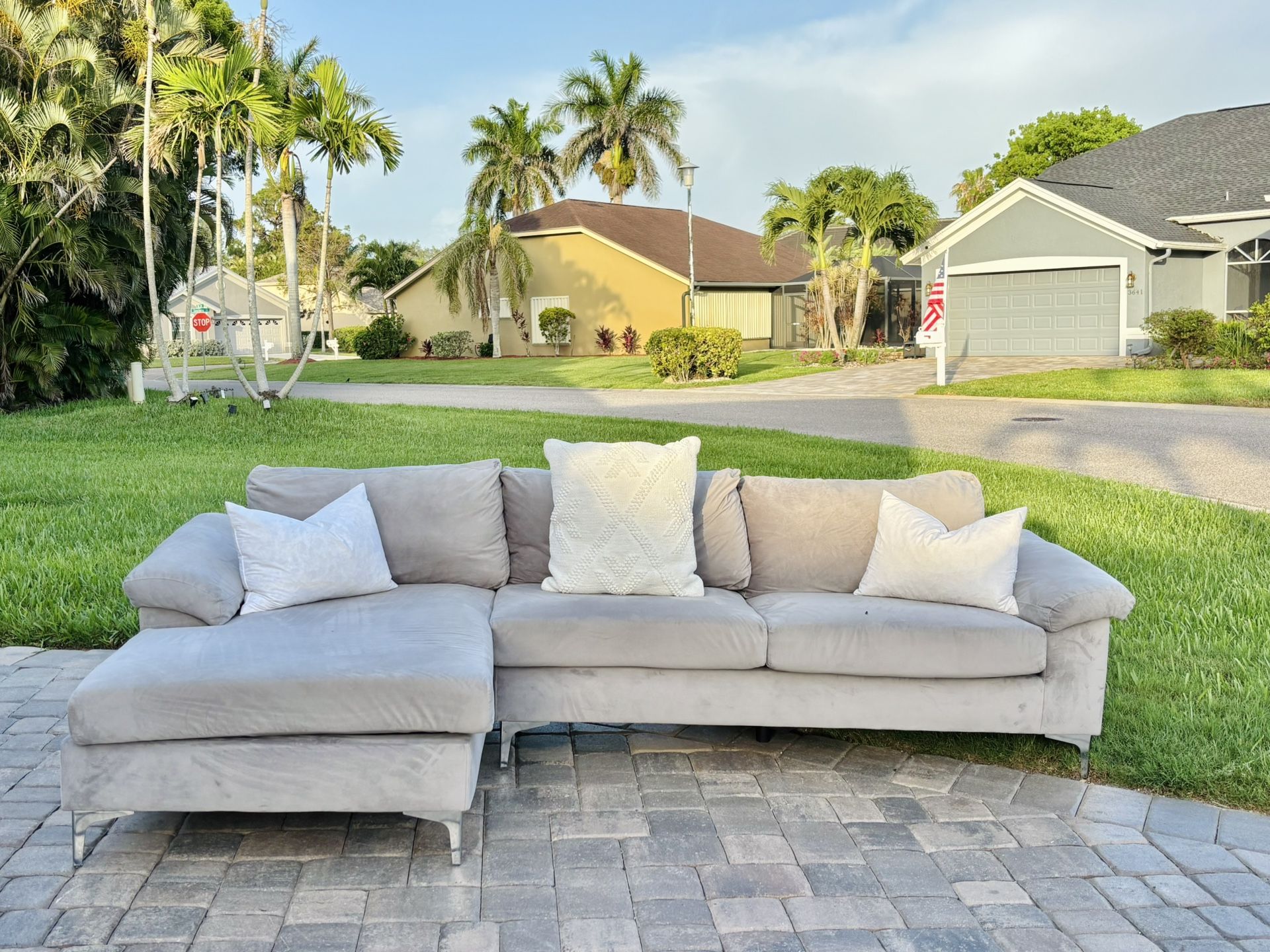 Astoria Modern Luxury Sectional – Cloud Soft Feel