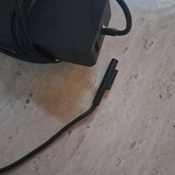 Surface Pro Charger (2)