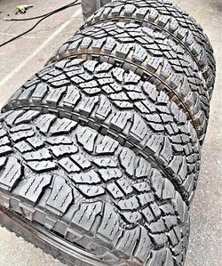 275/65/18 Goodyear Vendo un set de llantas  con 80% Vida en excelente condiciones de Vida las 4 🫡🤑
 Selling a set of 4 tires with 80% tread life rem