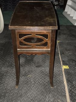 Super cute antique small table/ small desk