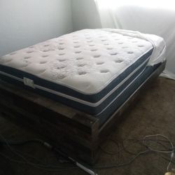 Queen Size Bed With Mattress And Boxspring