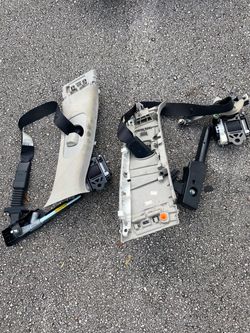 Q50 front seat belts