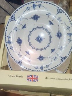 English Tradition Blue & White Denmark Floral Design 4  Piece Set Dinner Bowls